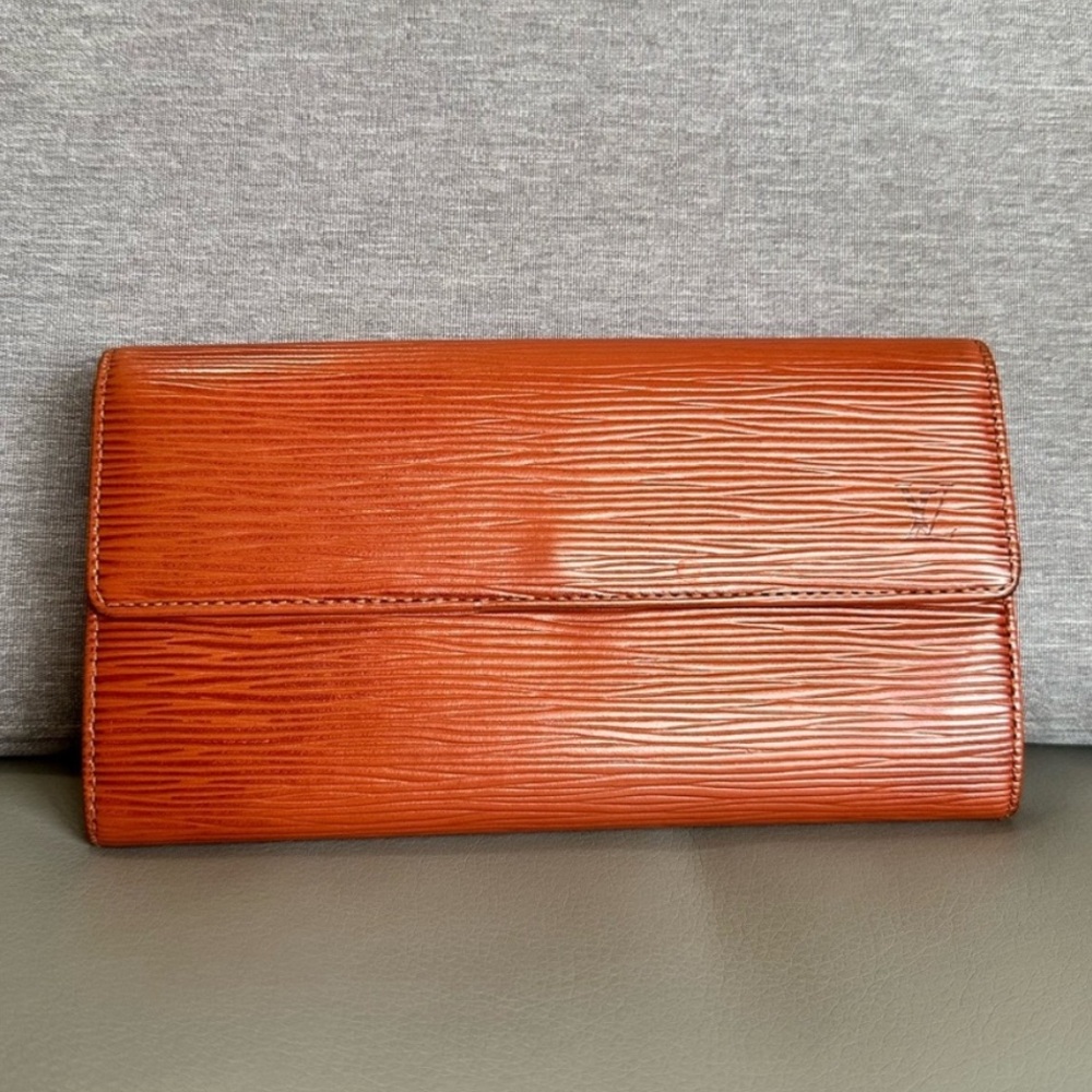 Louis Vuitton Epi Sara Large Wallet, Authentic, Brown